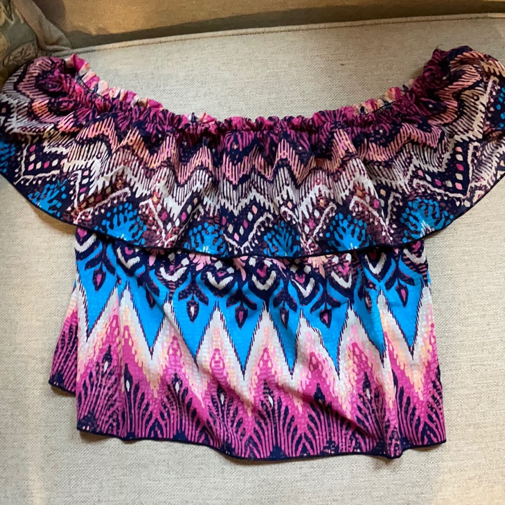Colorful off-the-shoulders blouse